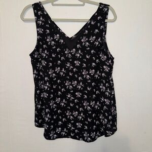 🦄 3/$15 Maurices Black & Purple Floral Tank